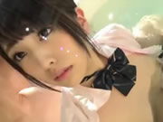 超可愛櫻花學妹在浴室溫馨的貼心服務